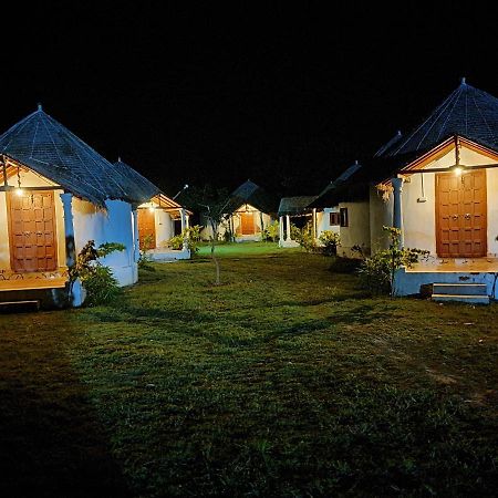 Modhera Sunrise Resort - Tents Bhungas Jungle Restaurants & Candlelight Dining Kalri Exterior foto