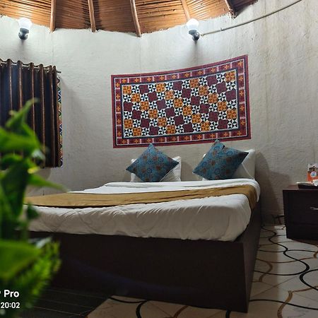 Modhera Sunrise Resort - Tents Bhungas Jungle Restaurants & Candlelight Dining Kalri Exterior foto