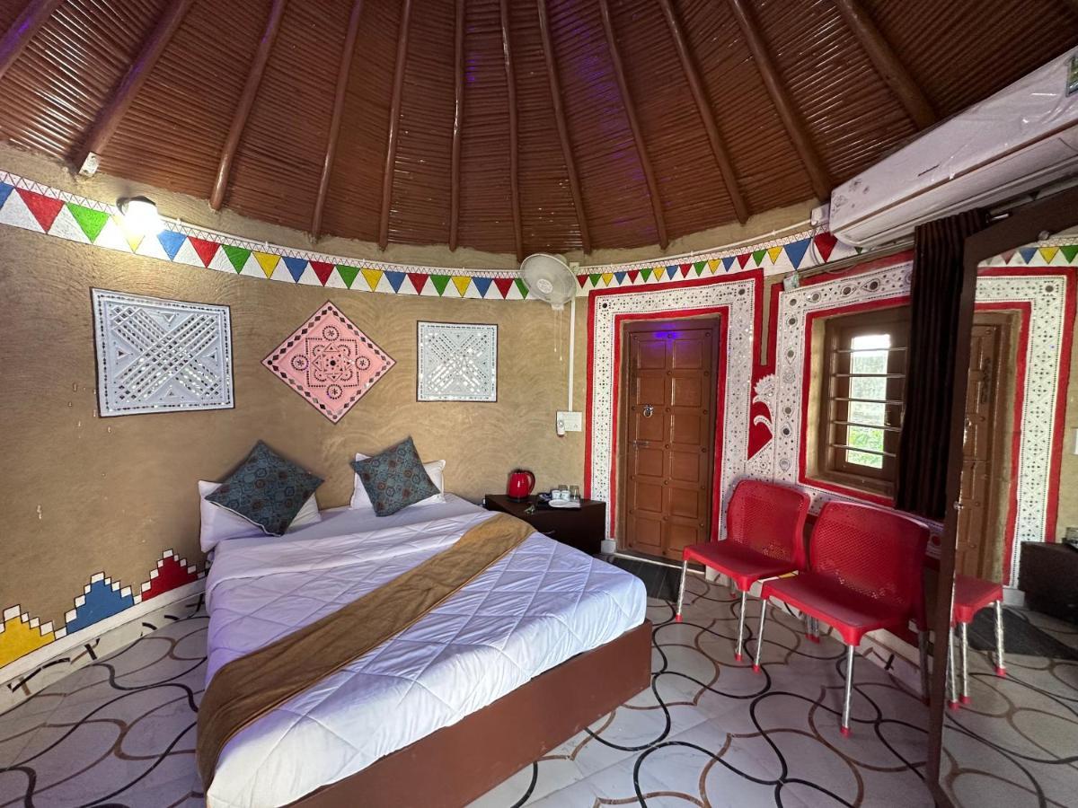 Modhera Sunrise Resort - Tents Bhungas Jungle Restaurants & Candlelight Dining Kalri Exterior foto