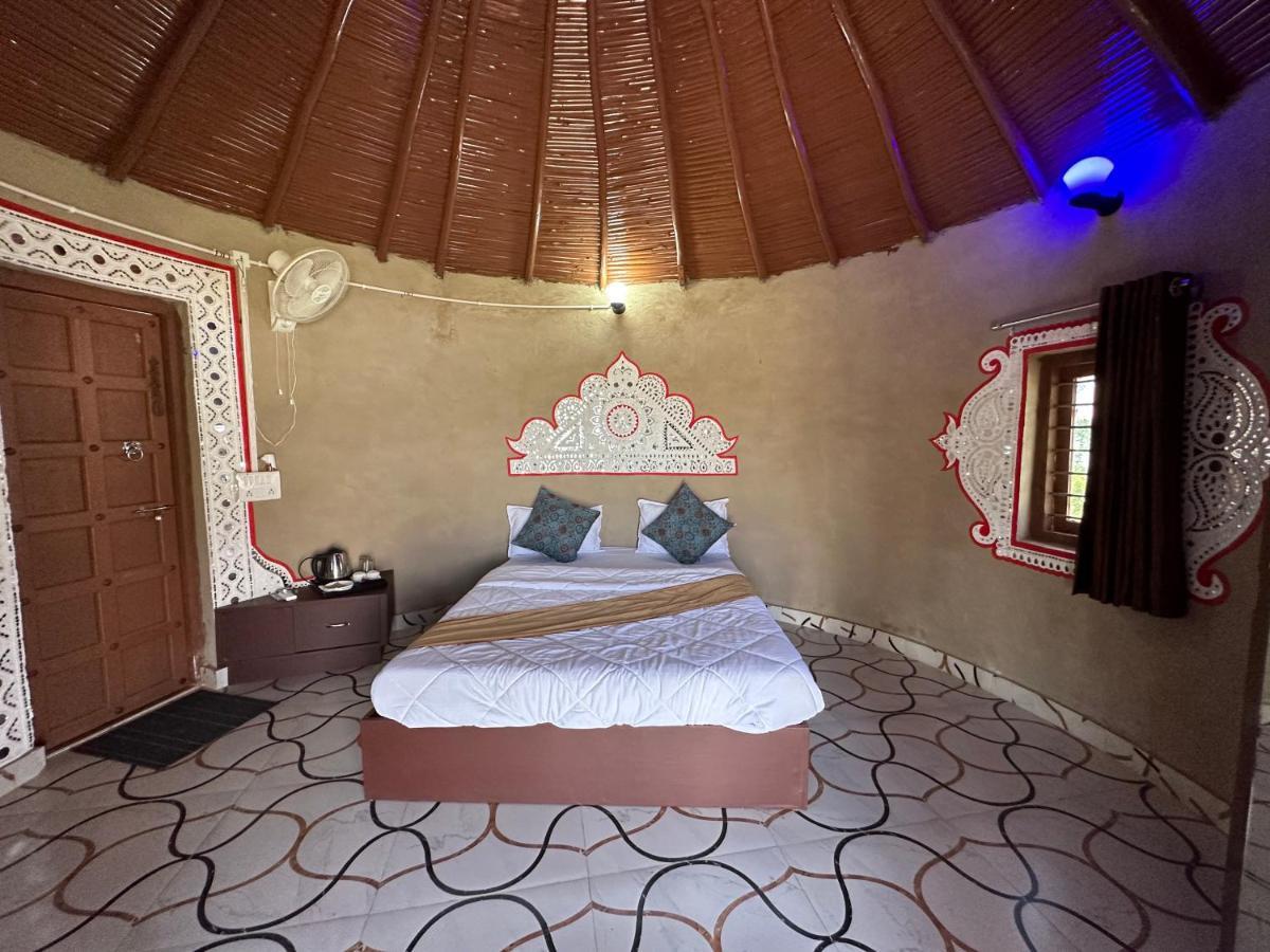 Modhera Sunrise Resort - Tents Bhungas Jungle Restaurants & Candlelight Dining Kalri Exterior foto
