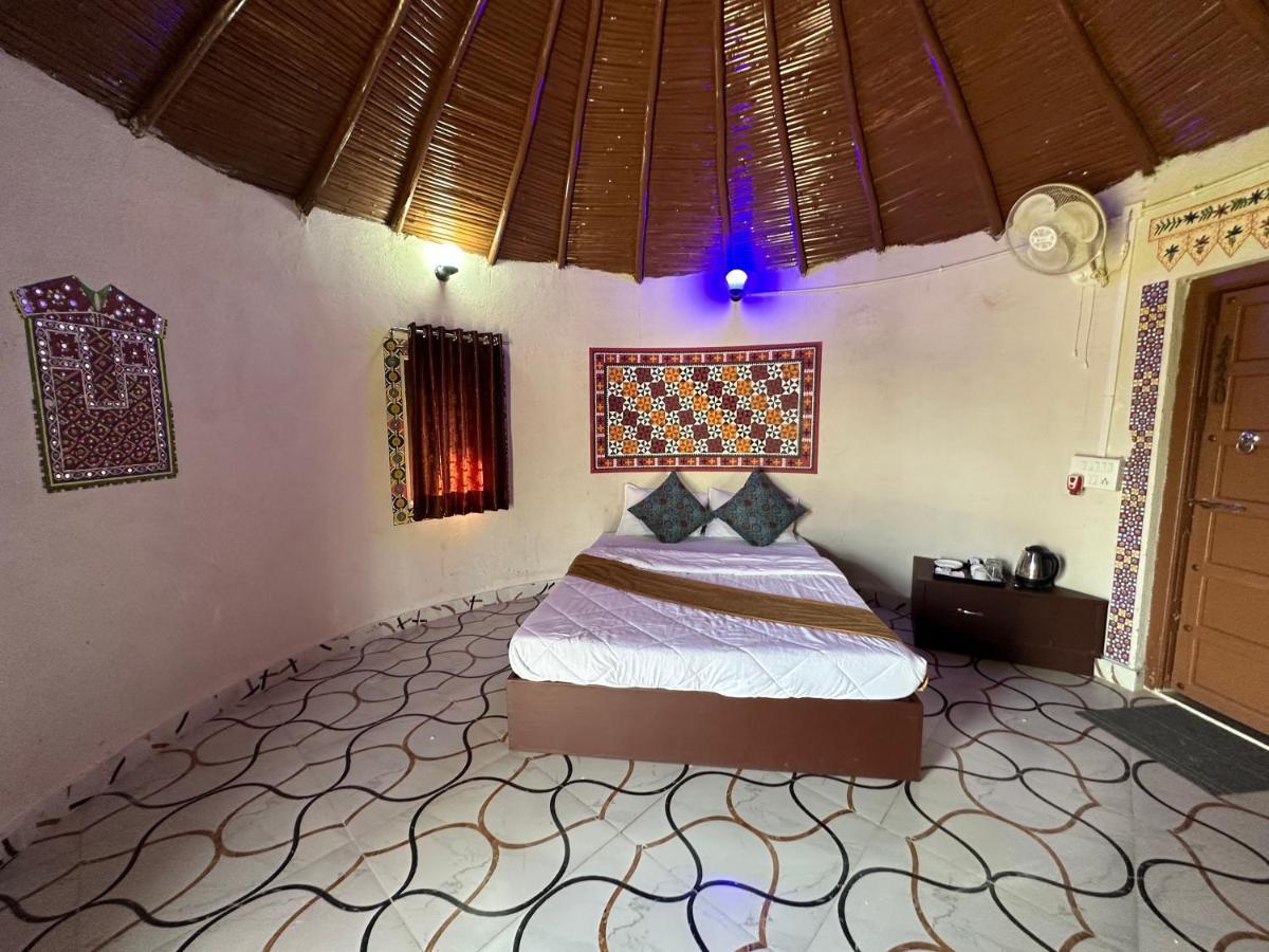 Modhera Sunrise Resort - Tents Bhungas Jungle Restaurants & Candlelight Dining Kalri Exterior foto