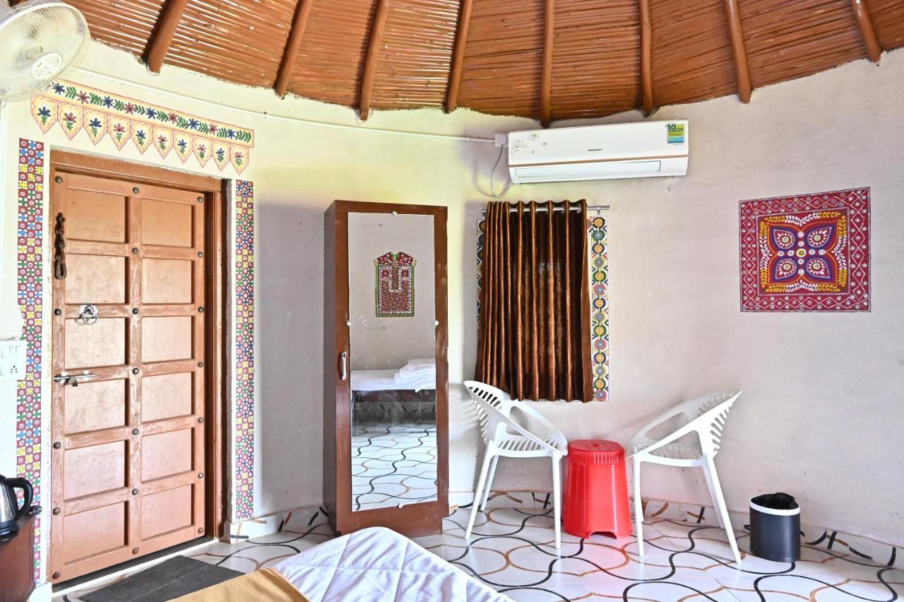 Modhera Sunrise Resort - Tents Bhungas Jungle Restaurants & Candlelight Dining Kalri Exterior foto