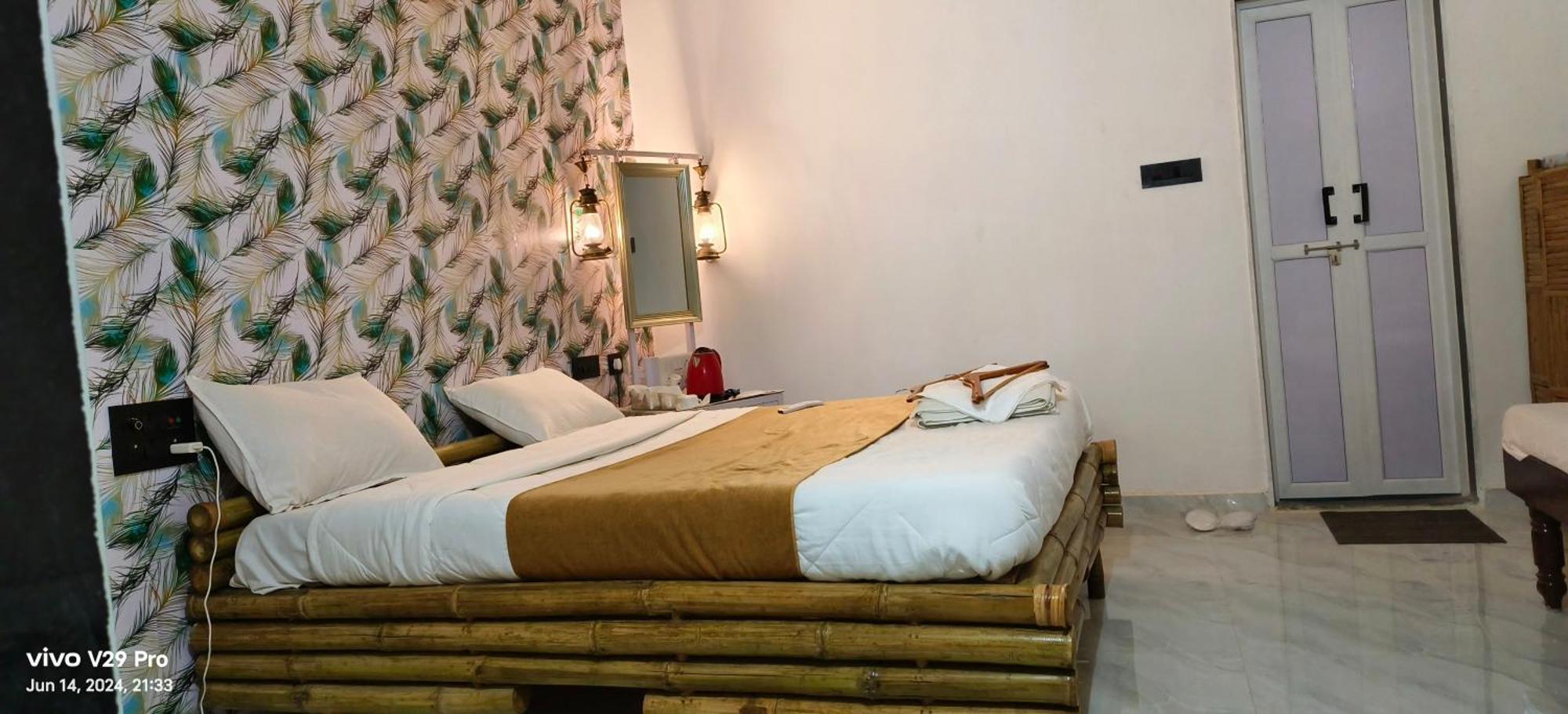 Modhera Sunrise Resort - Tents Bhungas Jungle Restaurants & Candlelight Dining Kalri Exterior foto