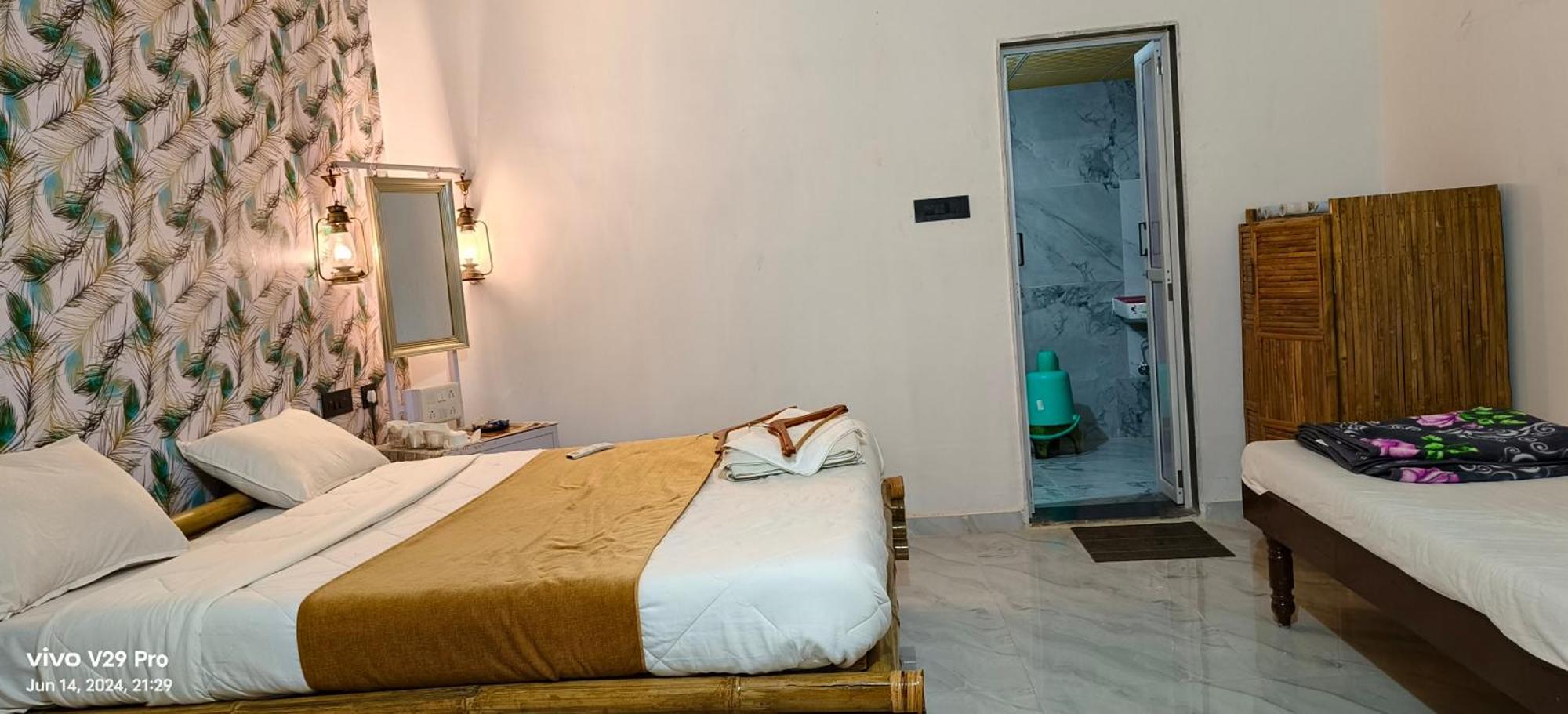 Modhera Sunrise Resort - Tents Bhungas Jungle Restaurants & Candlelight Dining Kalri Exterior foto