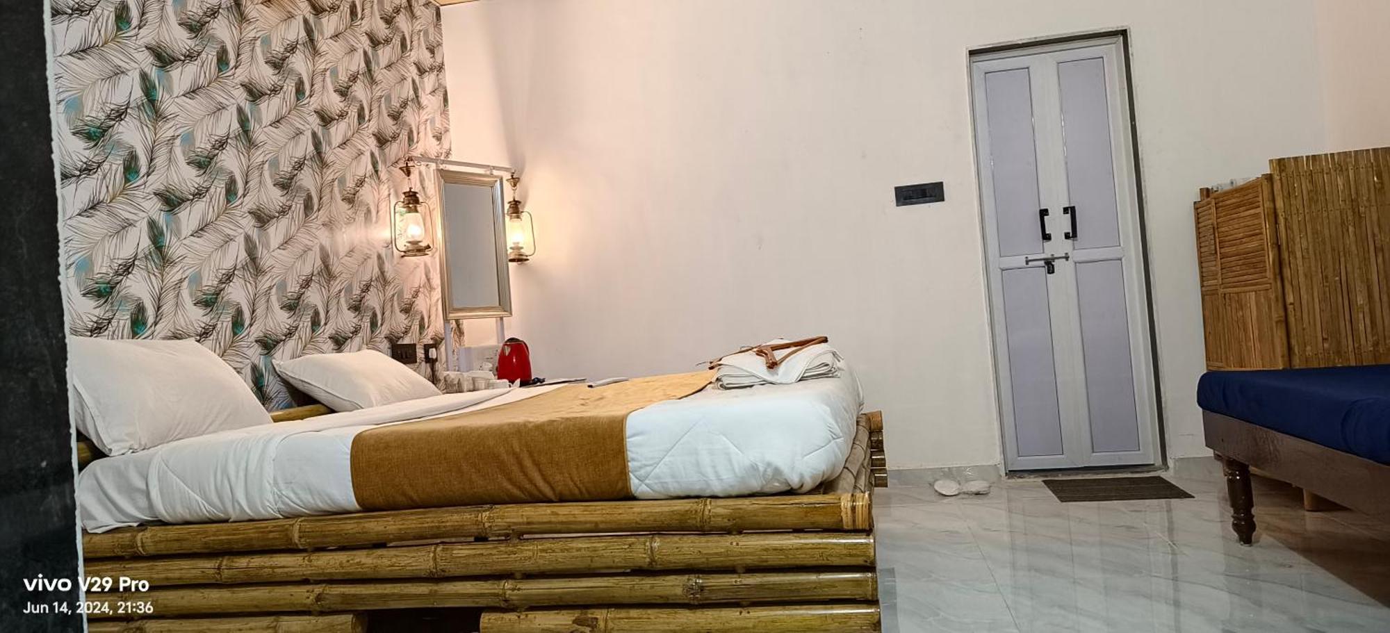 Modhera Sunrise Resort - Tents Bhungas Jungle Restaurants & Candlelight Dining Kalri Exterior foto