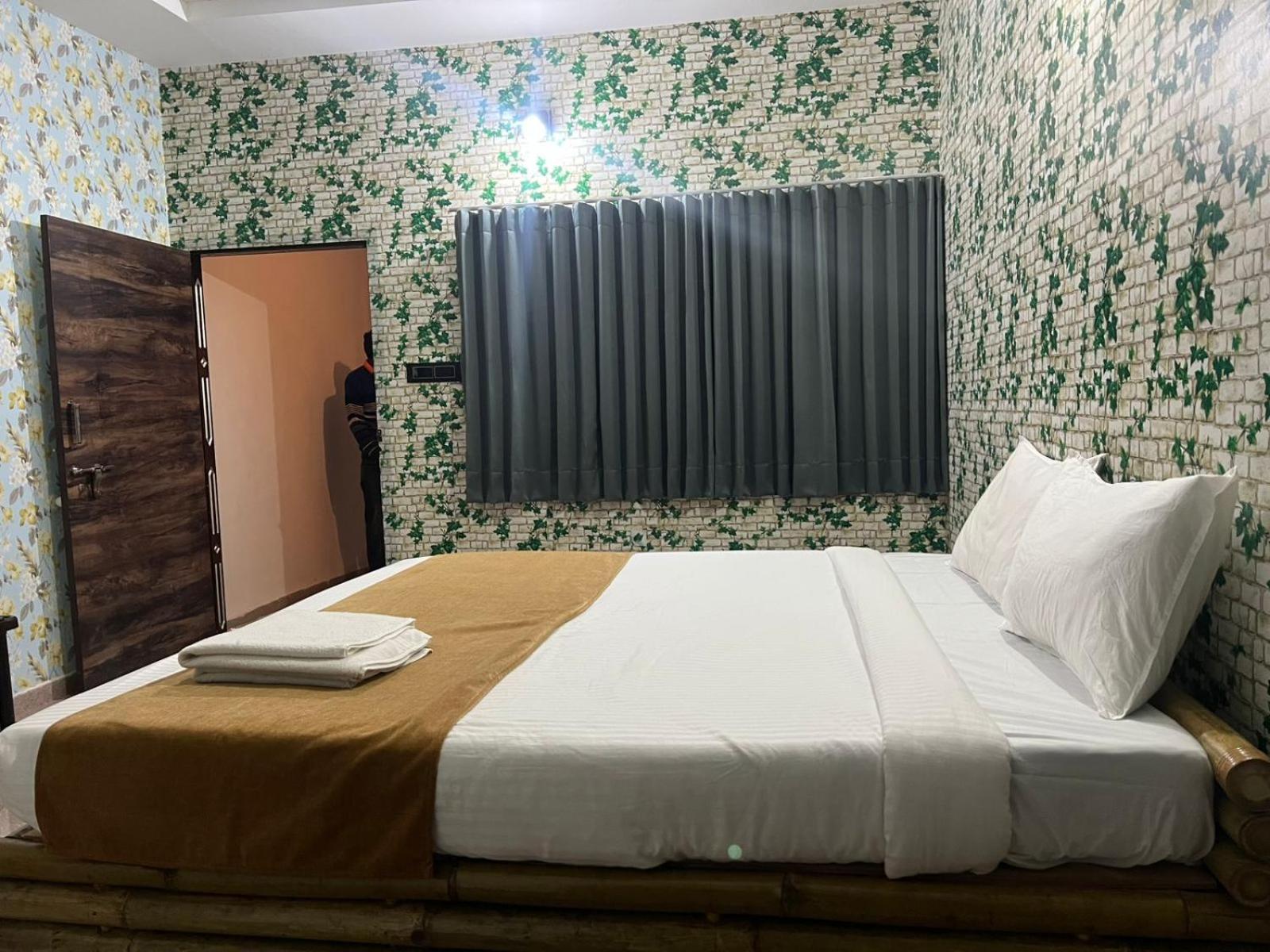 Modhera Sunrise Resort - Tents Bhungas Jungle Restaurants & Candlelight Dining Kalri Exterior foto
